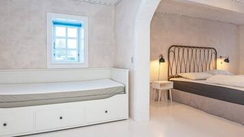 5 bedrooms, individually furnished