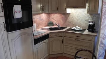 Refrigerador, horno y lavavajillas