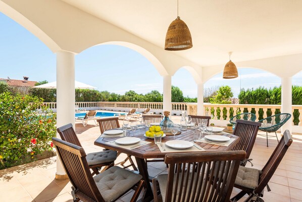 Outdoor dining
