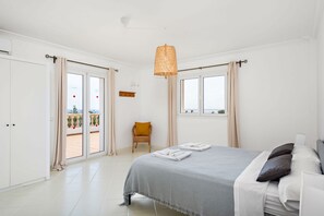 4 dormitorios, tabla de planchar con plancha, Internet y ropa de cama