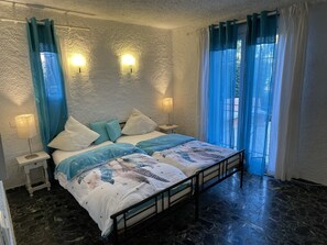 4 bedrooms, WiFi, bed sheets