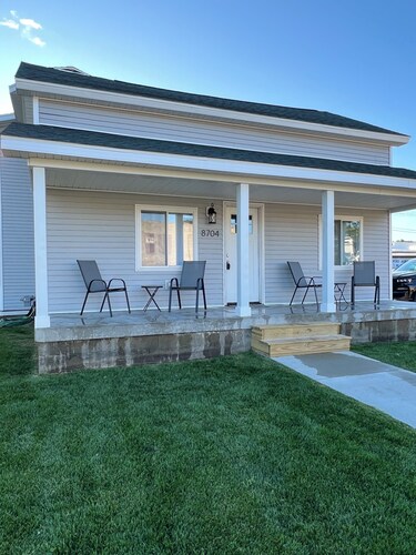 Location! Location! Walking distance of shops and restaurants in town, beach.