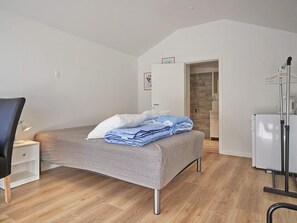 House | 3 bedrooms, individually furnished