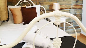 Classic Room | Desk, iron/ironing board, free WiFi, bed sheets
