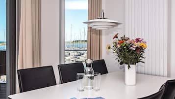 Apartment | Dining