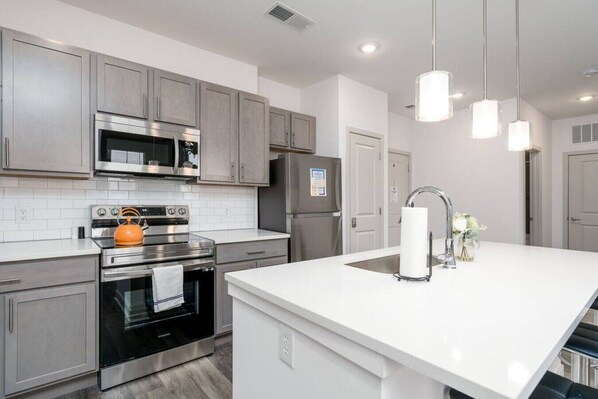 Fridge, microwave, oven, stovetop