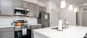 Cozy 2-Bedroom Whitestown