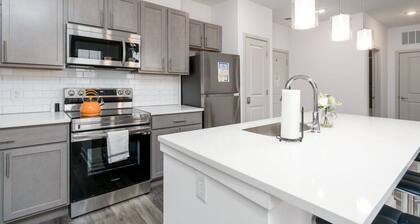 Cozy 2-Bedroom Whitestown