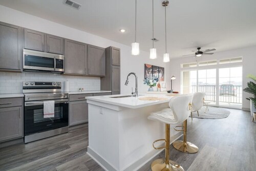 Luxurious One Bedroom Whitestown