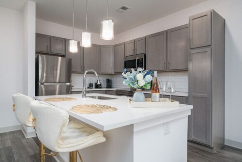 Luxurious One Bedroom Whitestown