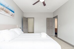 1 غرفة نوم ومكواة/لوح كي وواي فاي مجانًا وملاءات أسرّة