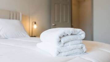 1 habitación, tabla de planchar con plancha, wifi gratis y ropa de cama