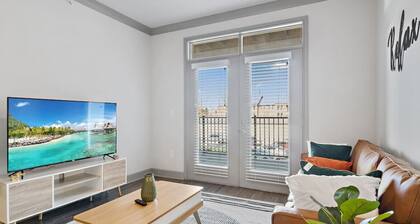 Luxurious 2-Bedroom, Whitestown