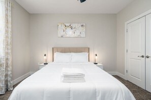 1 室のベッドルーム、デスク、アイロン / アイロン台、WiFi (無料)