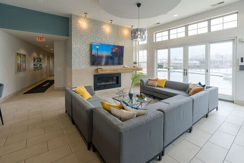 Stylish 1BR in at the Crossing