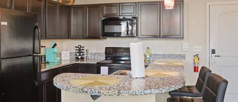 Refrigerador, microondas, horno y parrilla de estufa