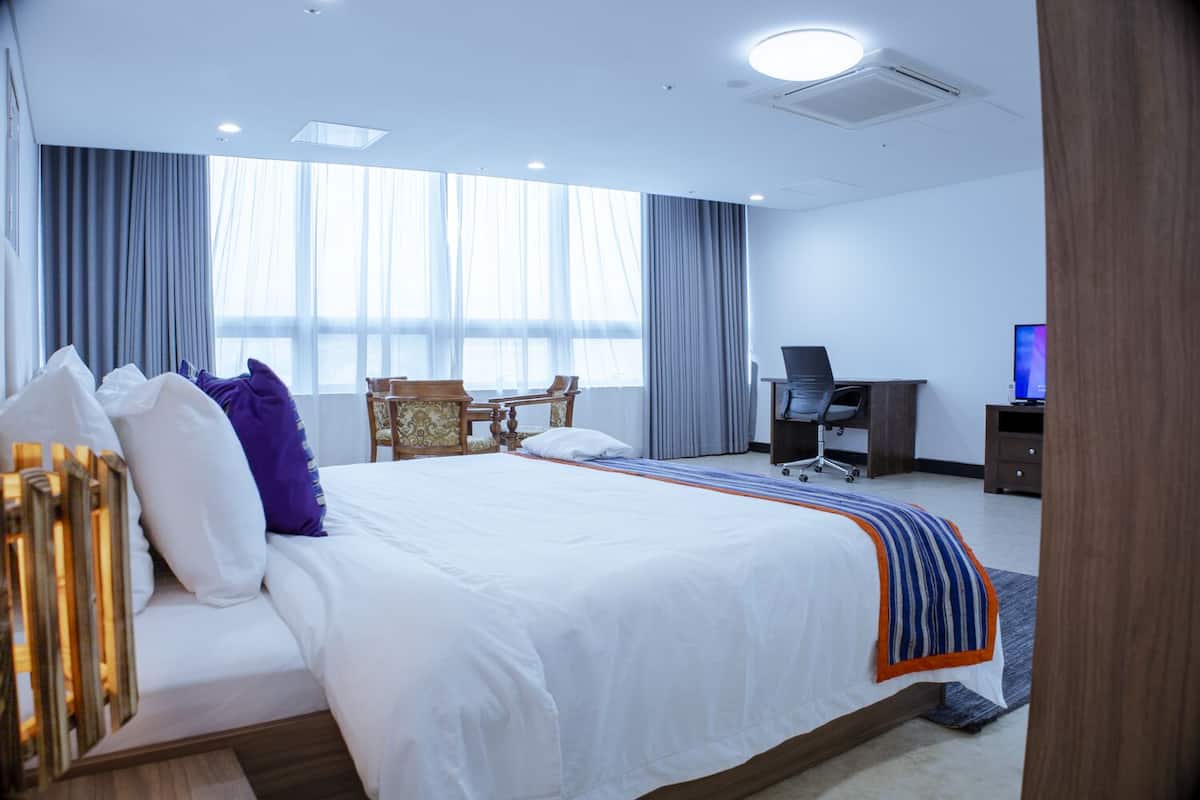 Suíte executiva | Roupas de cama de algodão egípcio, roupas de cama premium, frigobar