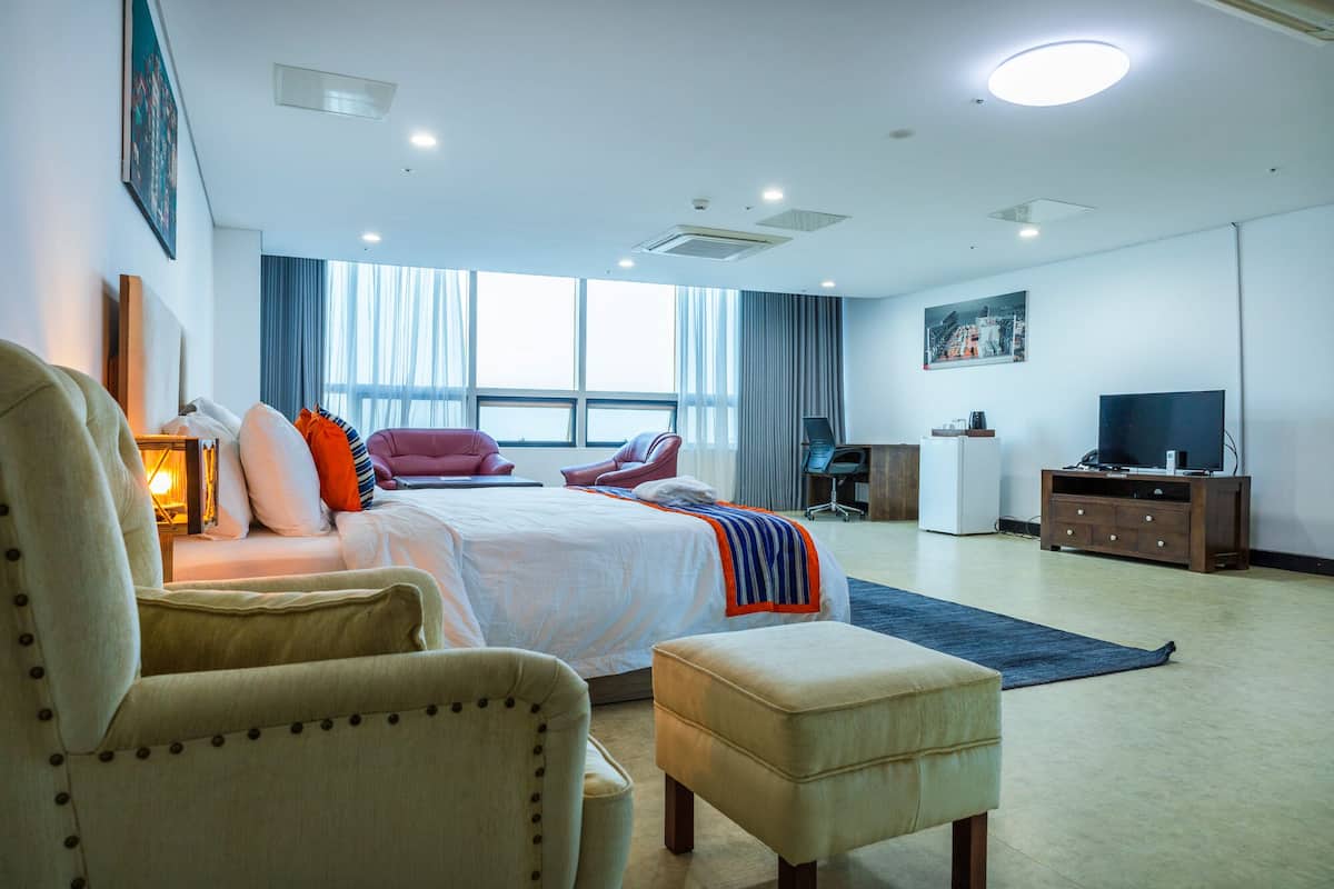 Quarto solteiro premium, 1 quarto, para não fumantes, vista para o mar | Roupas de cama de algodão egípcio, roupas de cama premium, frigobar