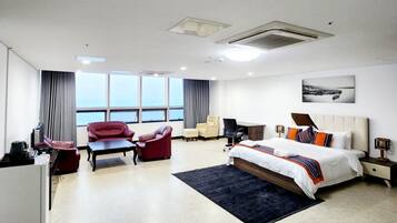Premium Single Room, 1 Bedroom, Non Smoking, Sea View | 6 bedrooms, Egyptian cotton sheets, premium bedding, minibar