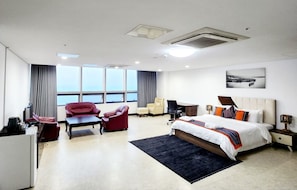 Premium Single Room, 1 Bedroom, Non Smoking, Sea View | Egyptian cotton sheets, premium bedding, minibar, in-room safe