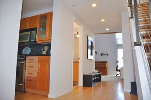 Interior - 2b2b Sunny and Spacious Loft w/ dedicated parking! SOMA city heart (San Francisco)
