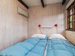 House | 4 bedrooms, individually furnished - 8 Person Holiday Home in Hojslev (Hojslev)