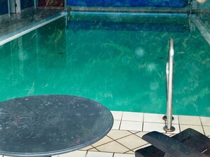 Huis | Zwembad | Een binnenzwembad en een buitenzwembad