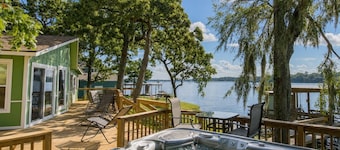 Romantic Lakefront Retreat: Hot Tub, Private Deck, Screened Porch, Dock & Kayaks