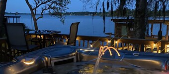 Romantic Lakefront Retreat: Hot Tub, Private Deck, Screened Porch, Dock & Kayaks