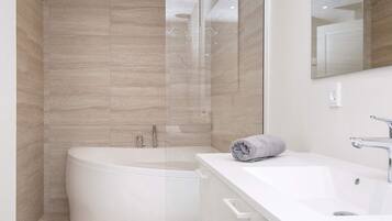 Apartment | Bathroom
