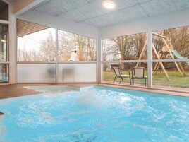 Casa | Piscina | Una piscina cubierta, una piscina al aire libre