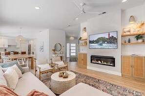 Smart TV, fireplace
