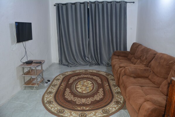 Living area - Family-sized apartment-5 mins walk to stone town (Zanzibar)