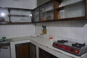 Private kitchen - Family-sized apartment-5 mins walk to stone town (Zanzibar)