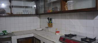 Family-sized apartment-5 mins walk to stone town