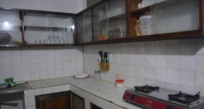 Family-sized apartment-5 mins walk to stone town