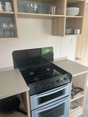 Mobile Home, 3 Bedrooms (Beach Grove 40) - GDs Caravan Hire Craig Tara (Ayr)