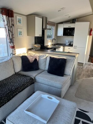 Mobile Home, 3 Bedrooms (Brodick Brae 3) - GDs Caravan Hire Craig Tara (Ayr)