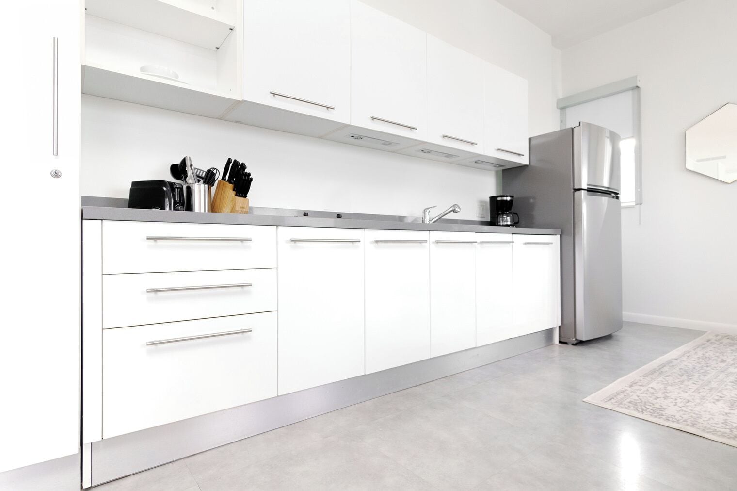 Deluxe Studio | Private kitchen | Full-sized fridge, microwave, stovetop, dishwasher