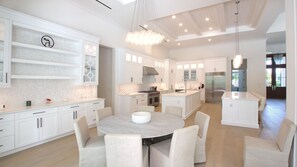 Dining - Luxury Modern Newly Built House in Naples (Naples)