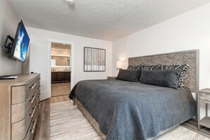 3 bedrooms, desk, iron/ironing board, travel cot