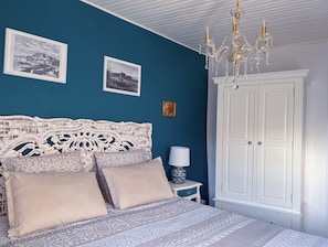 2 bedrooms, desk, iron/ironing board, travel crib