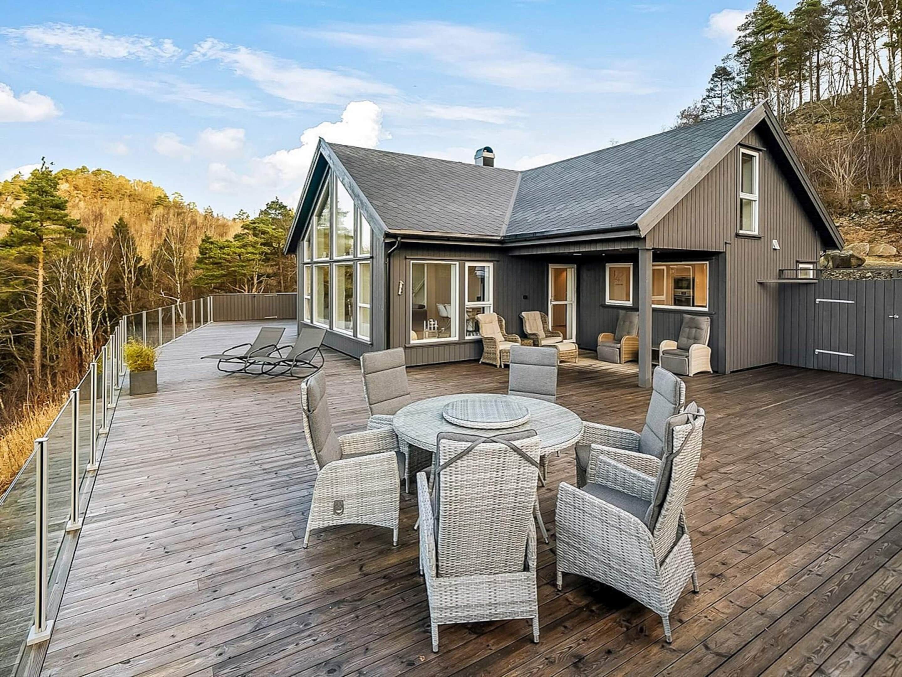 House | Outdoor dining