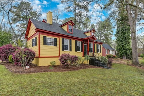 Unique 3BR | Sleeps 6 | Close to Everything!