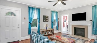 Unique 3BR | Sleeps 6 | Close to Everything!