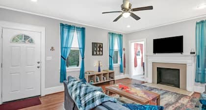 Unique 3BR | Sleeps 6 | Close to Everything!