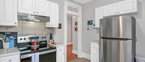 冰箱、微波炉、烤箱、洗碗机