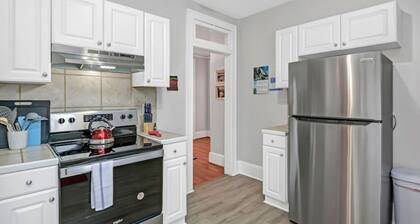 Unique 3BR | Sleeps 6 | Close to Everything!