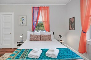 3 bedrooms, desk, iron/ironing board, travel crib