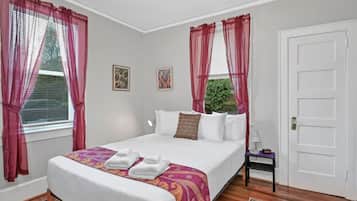 3 bedrooms, desk, iron/ironing board, travel cot